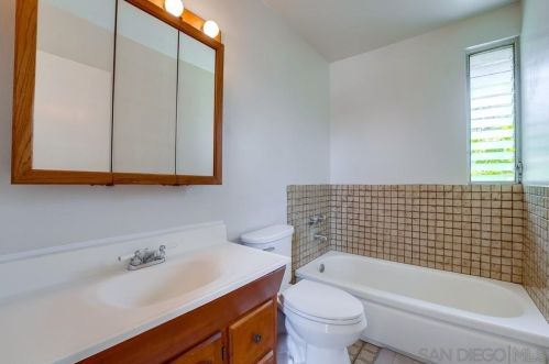 1690 Gustavo St, El Cajon CA 92019-3408 exterior