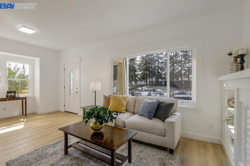 1802 88th Ave, Oakland CA  94621-1008 exterior