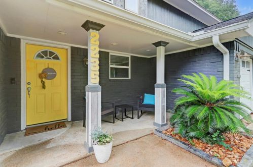 2235 Middle Creek Dr, Humble, TX 77339-1719