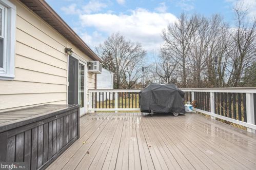 123 Maple Ave, Willow Grove PA  19090-2902 exterior