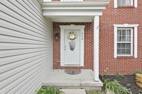 438 Wagon Ave, Pataskala OH  43062-8060 exterior