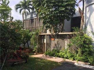 2738 University Dr, Hollywood, FL 33025-3011