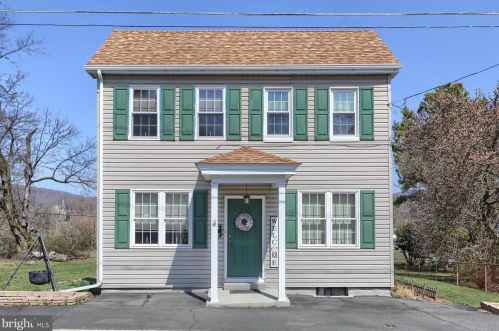 42 Schuylkill St, West Cressona, PA 17929-1409