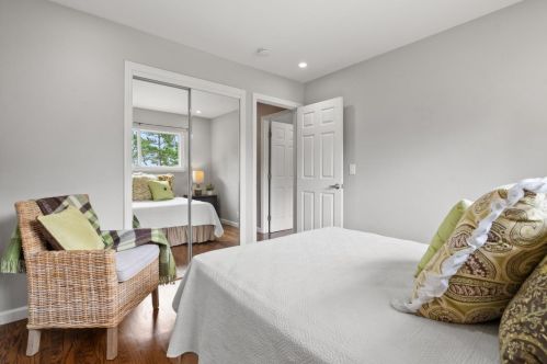 1128 Manzanita Dr, Pacifica CA  94044-4347 exterior