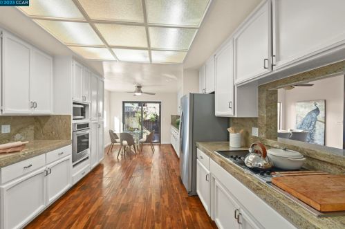 16 Candlestick Rd, Orinda, CA 94563-3702