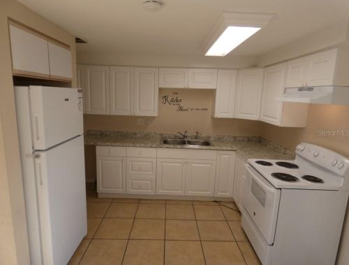 2343 Grandin St, Tarpon Springs, FL 34690-3930