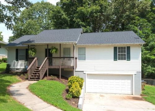 1718 Frank Watt Rd, Knoxville, TN 37909-1401