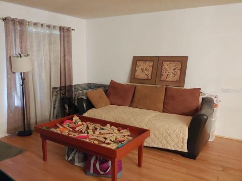 641 Rosewood Ln, Tavares, FL 32778-4876