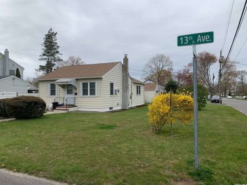 253 13th Ave, Babylon, NY 11704-3648