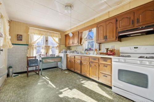 81 Washington St, Plainville, CT 06062-2115