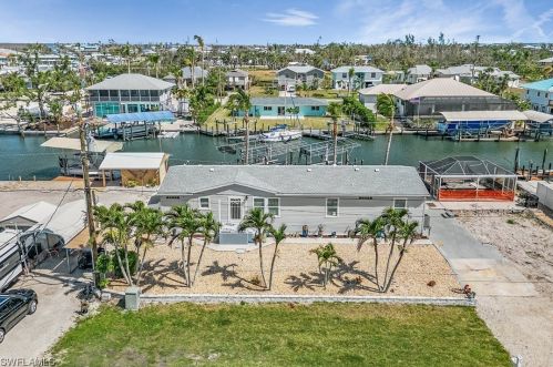 2852 York Rd, Saint James City FL  33956-2295 exterior