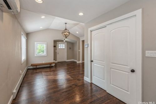 17 Teed St, Huntington Station NY  11746-4331 exterior