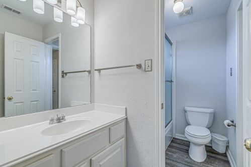 1800 Southwicke Dr, Lewisville TX  75022-8430 exterior