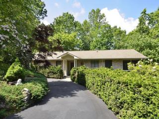 200 Trappers Trl, Hendersonville, NC 28739-9385
