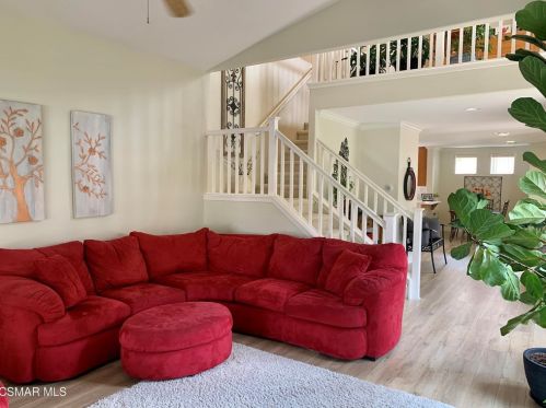 2044 Laurelwood Ave, Simi Valley, CA 93063-3562