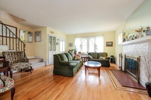 1240 Pawnee Pl, Bronx, NY 10461-1825
