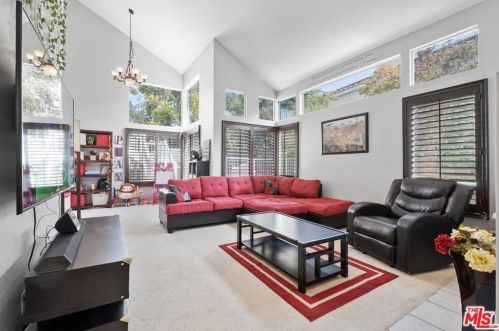 25920 Santa Susana Dr, Santa Clarita, CA 91321-2180