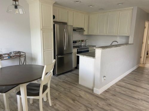 4605 Bayshore Dr, Naples, FL 34112-6527