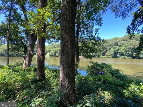 213 Shore Dr, Dover DE  19901-5740 exterior