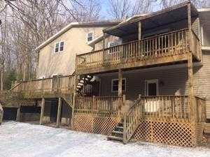 100 Takacs Ln, Hummels Store, PA 19540-8325