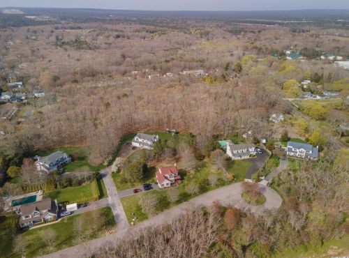 16 Jessie Rd, Eastport, NY 11941-1330