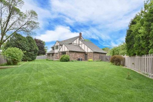 3225 Calais Ct, Green Bay, WI 54301-1456