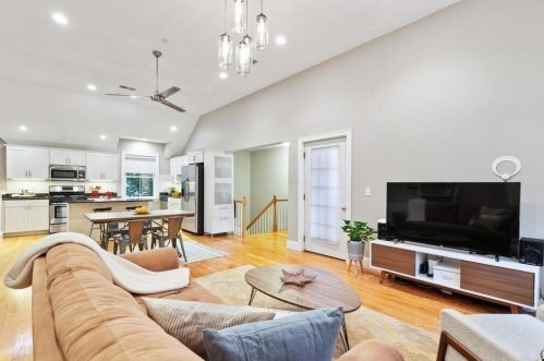 6 Peter Parley Rd, Boston, MA