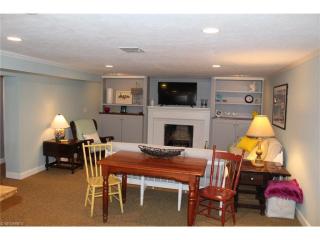 2550 Lakeview Ave, Cleveland OH  44116-2560 exterior