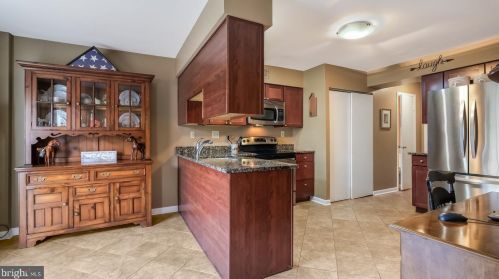 706 Springhouse Ct, Lansdale PA 19446-4350 exterior