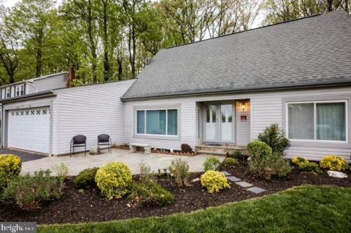 8822 Sweet Gum Pl, Springfield VA  22153-1236 exterior