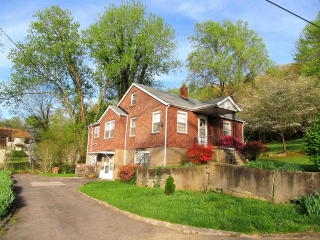 4712 Rochat Dr, Knoxville, TN 37918-1962