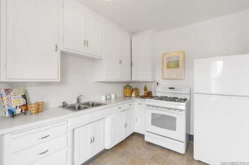 3998 Massachusetts Ave, La Mesa, CA 91941-7526