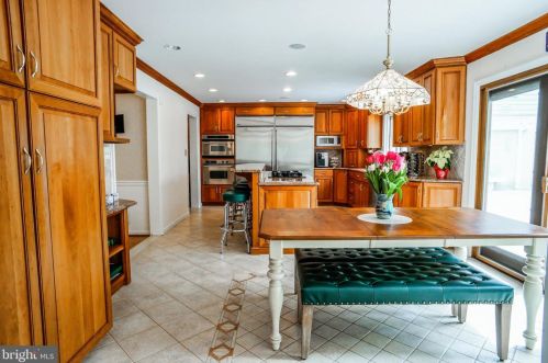 4 Beechwood Cir, Chadds Ford PA  19317-9109 exterior