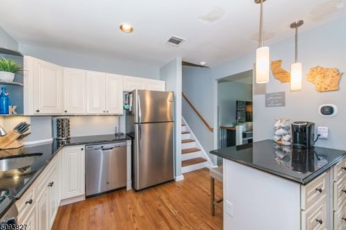 36 Riverside Dr, Parsippany NJ  07834-2133 exterior