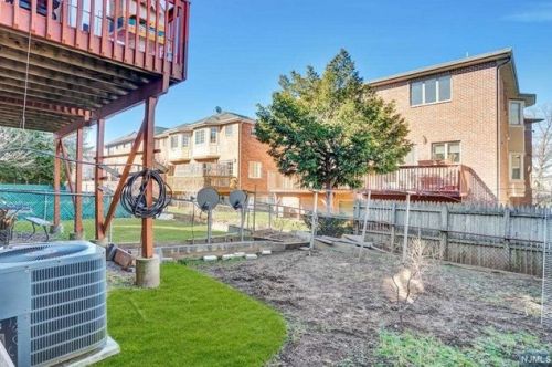 323 3rd St, Palisades Park NJ  07650-2673 exterior