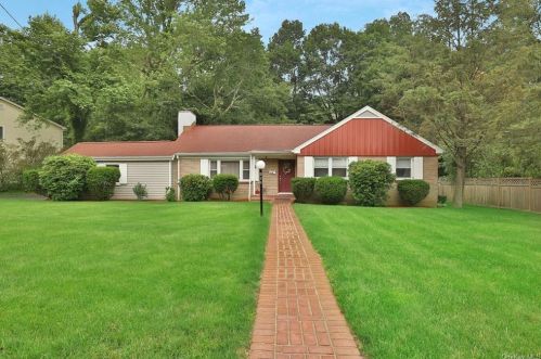 611 Manville Rd, Pleasantville, NY 10570-2830