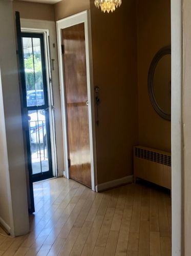8611 Smith Ave, North Bergen, NJ 07047-4356