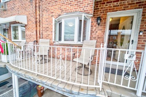 1025 Vincent Ave, Bronx, NY 10465-1524