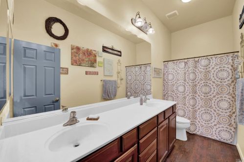 131 Feather Riv Cir, Vacaville CA 95688-8749 exterior