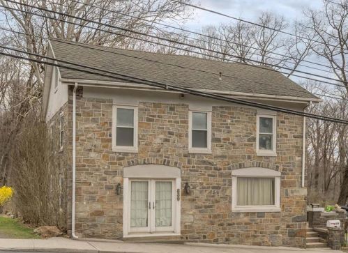 839 Broadway, Wind Gap, PA 18091-1116