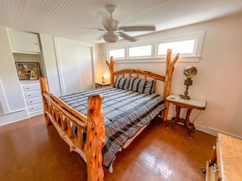 1222 Sealy St, Galveston TX 77550-3811 exterior