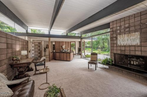 4749 Rosebank Dr, La Canada, CA 91011-1598