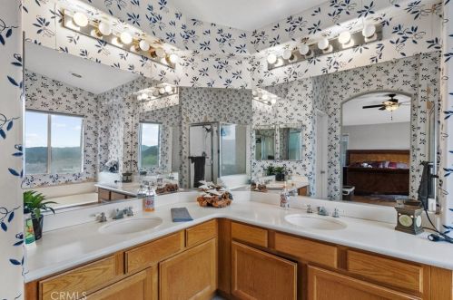 30508 Park Vista Dr, Santa Clarita CA  91384-3795 exterior