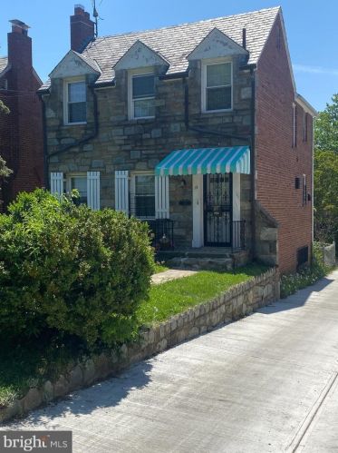 13 Mcdonald Pl, Washington, DC 20011-2331