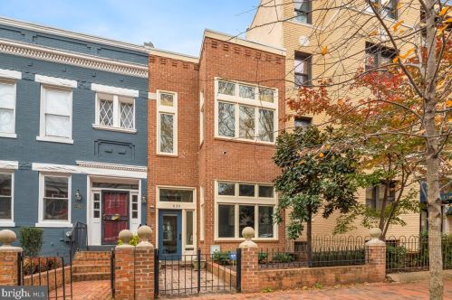 639 3rd St, Washington, DC 20002-4911