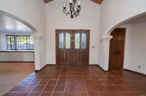 1129 Sugarbush Dr, Vista CA  92084-6605 exterior