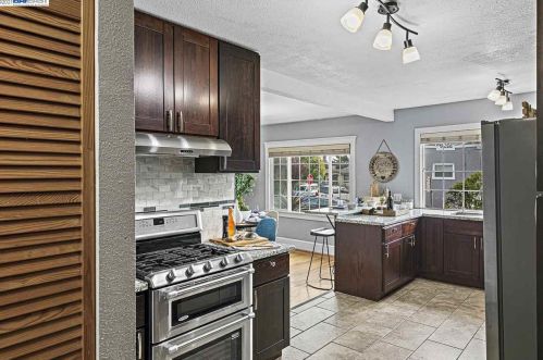 2001 57 Ave, Oakland CA 94605-1015 exterior