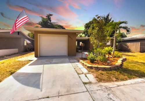 3937 Overlook Dr, Saint Petersburg, FL 33703-5545