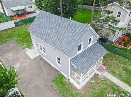 209 Costar St, Westbury NY  11590-3605 exterior