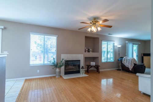 2070 Carousel Dr, Hollister CA  95023-5665 exterior
